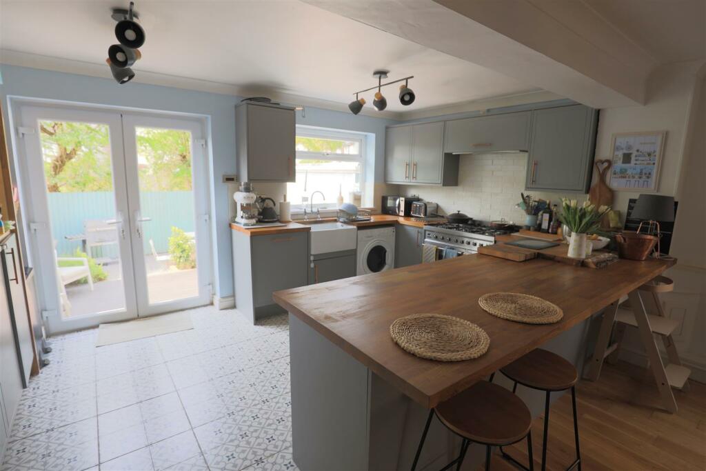 Additional property image - Millfield Drive, Cowbridge, Vale of Glamorgan, CF71 7BR