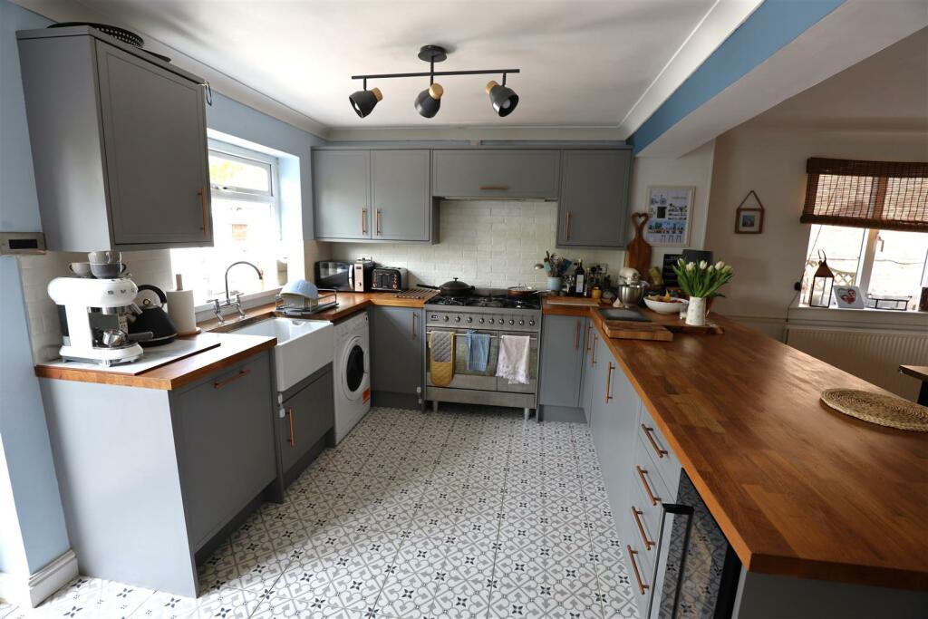 Additional property image - Millfield Drive, Cowbridge, Vale of Glamorgan, CF71 7BR