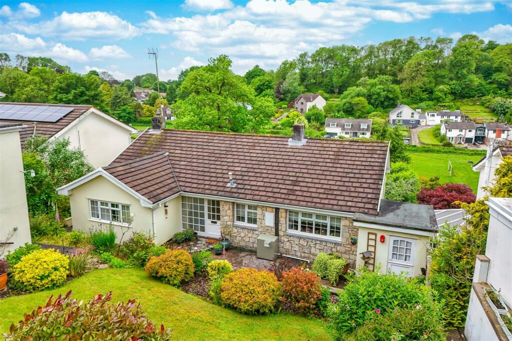 4 bedroom detached house for sale in Cae Rhedyn, Graig Penllyn, Nr