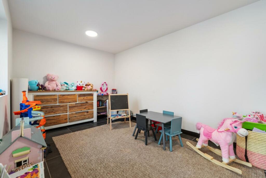 Additional property image - Pencisely Road, Cardiff, CF5 1DL