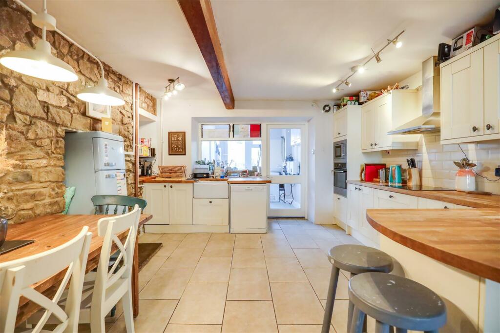 Additional property image - 2 Woodford House, Colhugh Street, Llantwit Major, Vale of Glamorgan, CF61 1RF