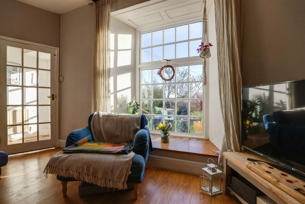 Additional property image - 2 Woodford House, Colhugh Street, Llantwit Major, Vale of Glamorgan, CF61 1RF