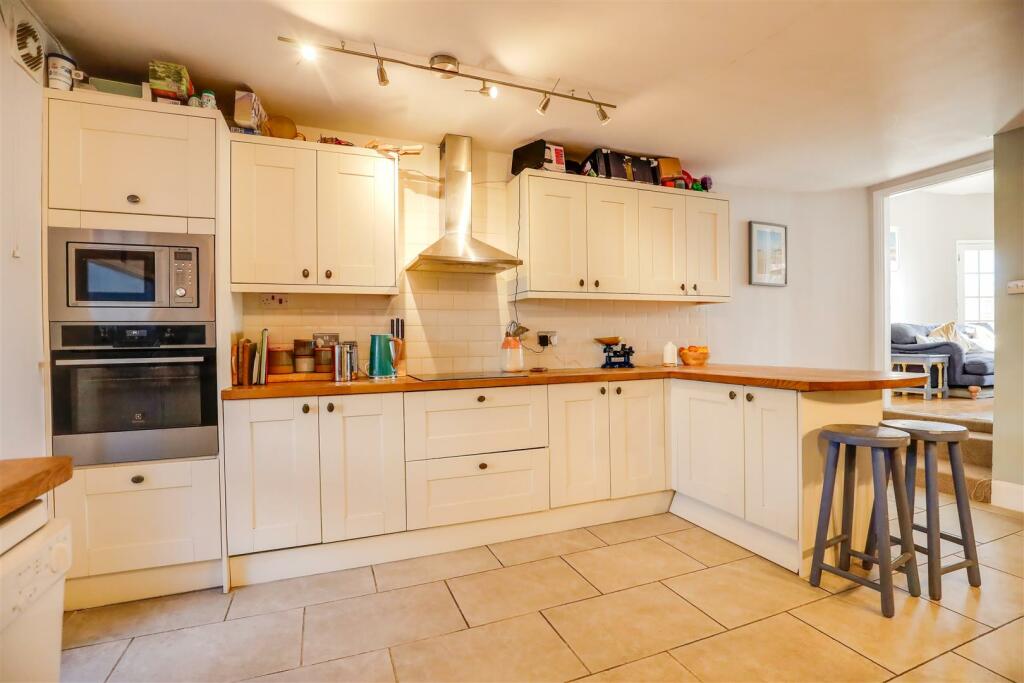 Additional property image - 2 Woodford House, Colhugh Street, Llantwit Major, Vale of Glamorgan, CF61 1RF