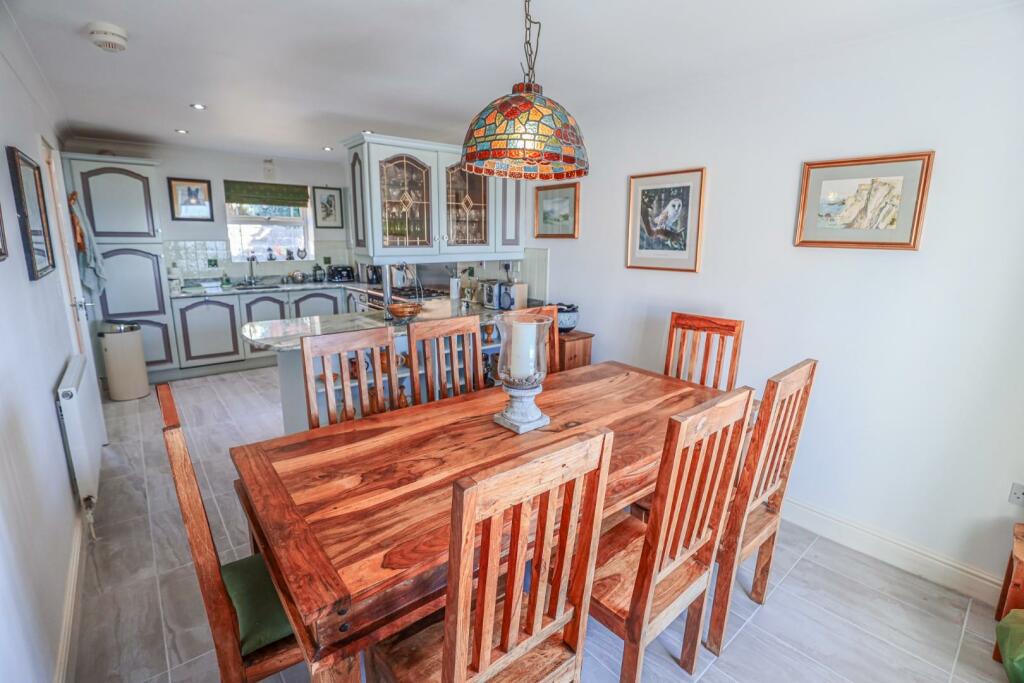 Additional property image - White Horses, Craig Yr Eos Road, Ogmore-By-Sea, Vale Of Glamorgan, CF32 0QN