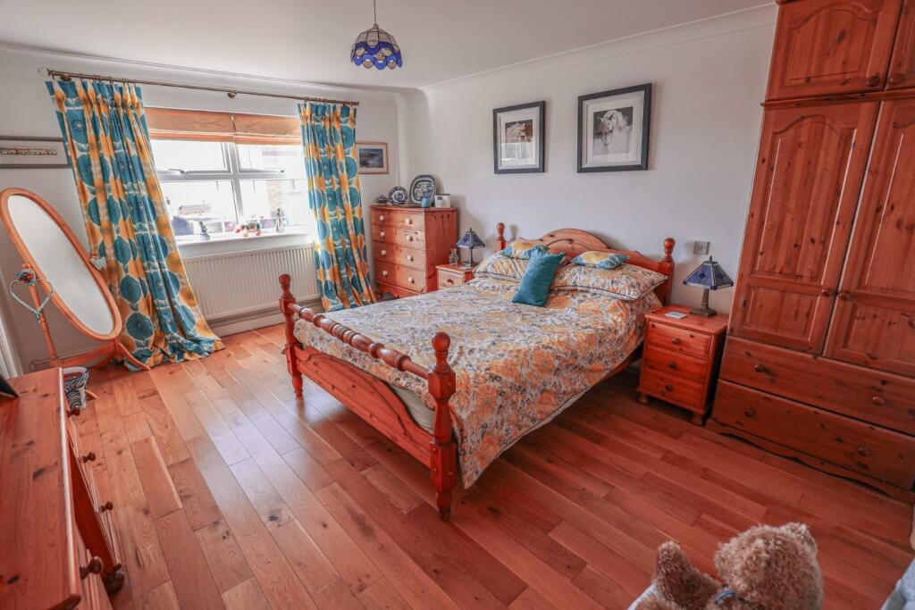 Additional property image - White Horses, Craig Yr Eos Road, Ogmore-By-Sea, Vale Of Glamorgan, CF32 0QN