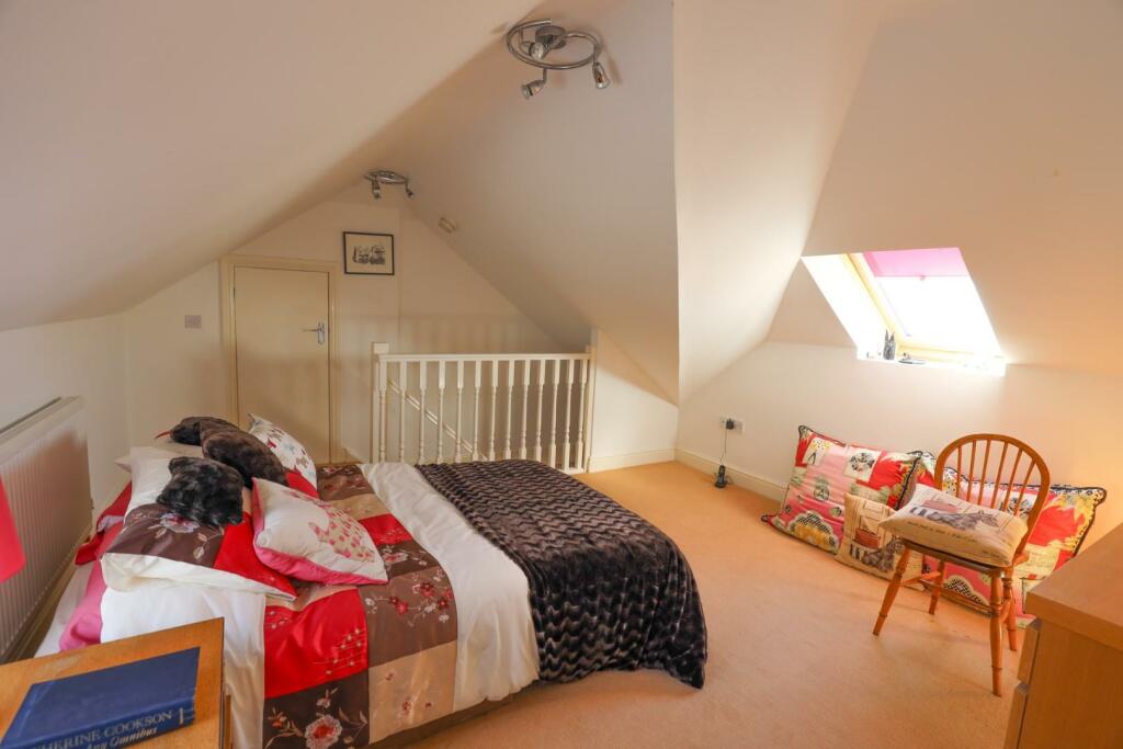 Additional property image - White Horses, Craig Yr Eos Road, Ogmore-By-Sea, Vale Of Glamorgan, CF32 0QN