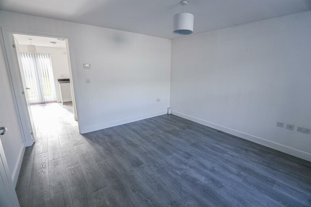 Additional property image - Cae Ffynnon, Cowbridge, Vale Of Glamorgan, CF71 7FJ