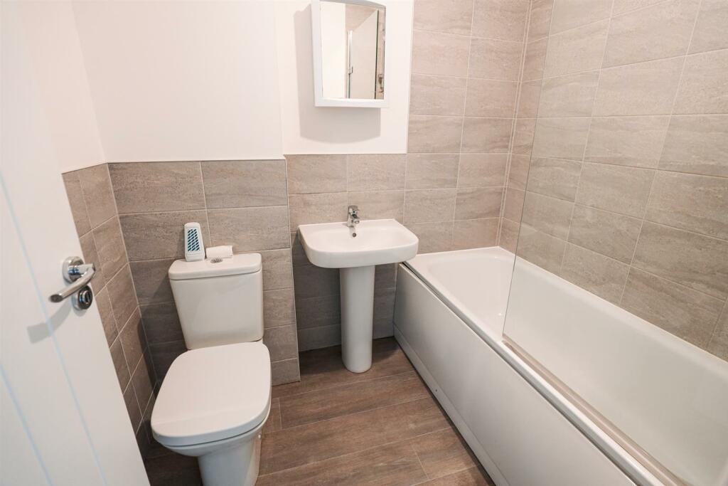 Additional property image - Cae Ffynnon, Cowbridge, Vale Of Glamorgan, CF71 7FJ