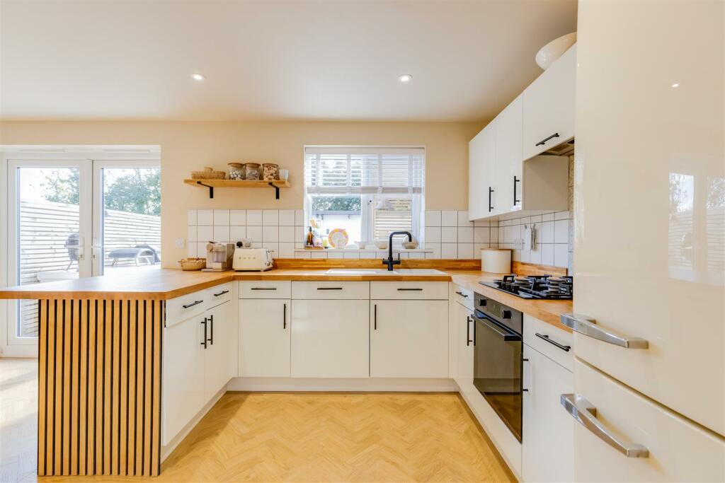 Additional property image - Plasnewydd Walk, Llantwit Major, Vale of Glamorgan, CF61 2YW