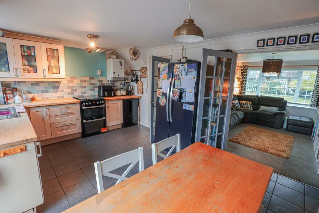 Additional property image - 2 Eurgan Close, Llantwit Major, Vale Of Glamorgan, CF61 1QY