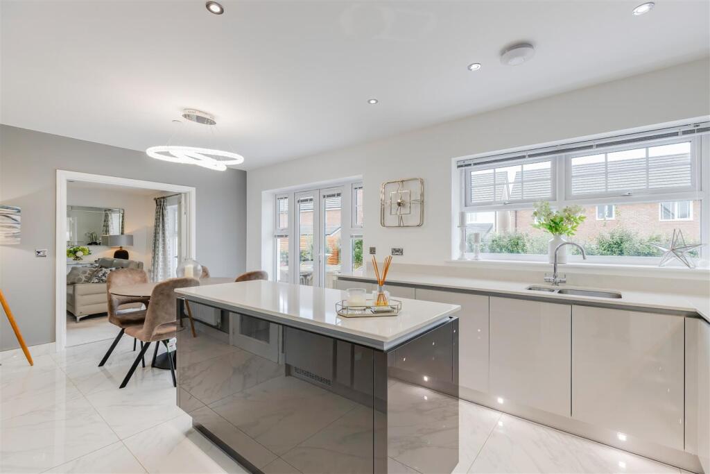 Additional property image - Thomas Clarke Road, Cowbridge, Vale Of Glamorgan, CF71 7FT