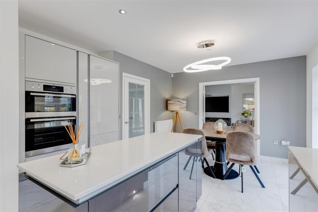 Additional property image - Thomas Clarke Road, Cowbridge, Vale Of Glamorgan, CF71 7FT