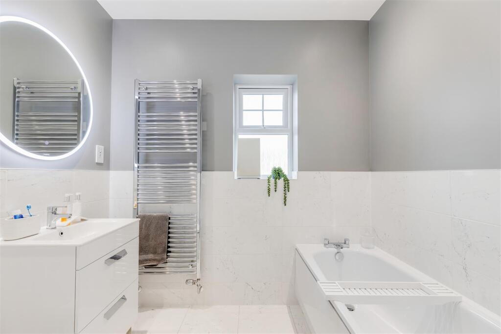 Additional property image - Thomas Clarke Road, Cowbridge, Vale Of Glamorgan, CF71 7FT