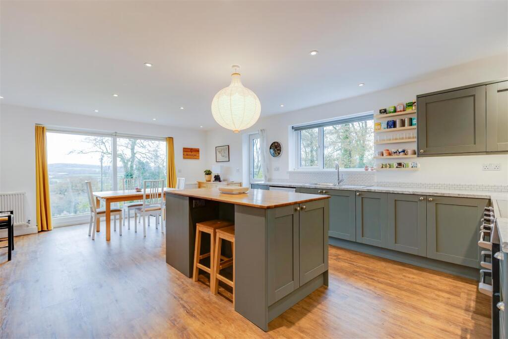 Additional property image - Dyffryn, Nr St Nicholas, Vale of Glamorgan, CF5 6SU