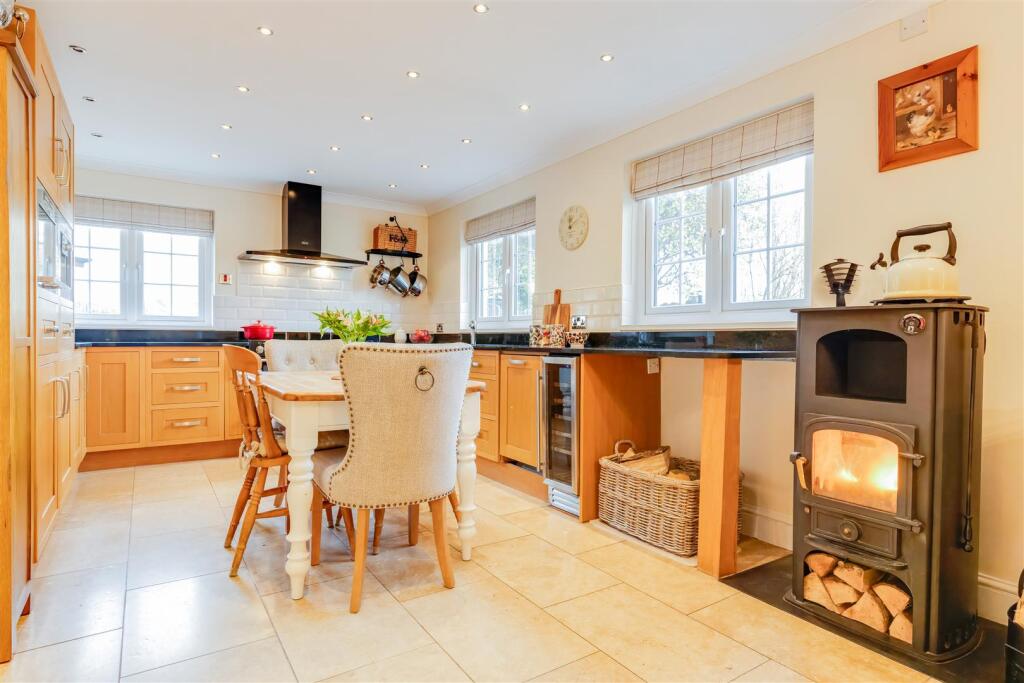 Additional property image - Tanglewood, Penmark, Vale Of Glamorgan, CF62 3BP