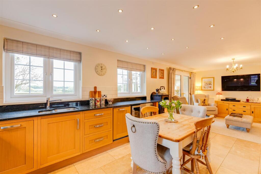 Additional property image - Tanglewood, Penmark, Vale Of Glamorgan, CF62 3BP