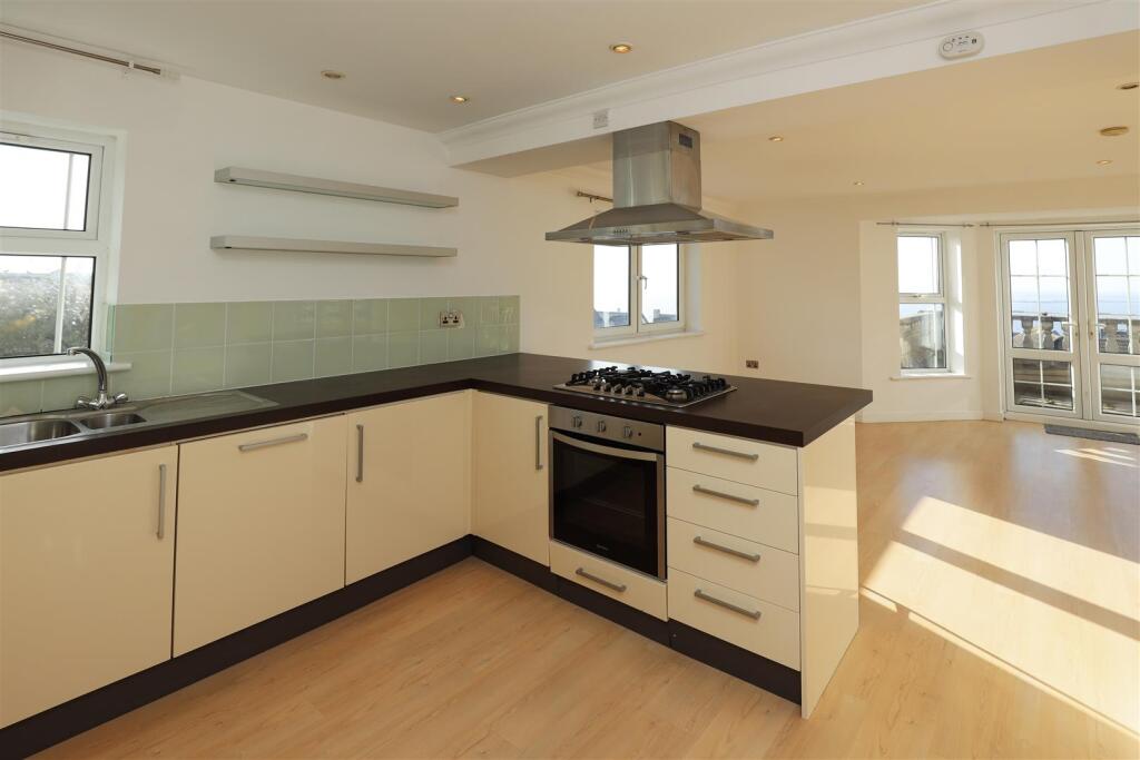 Additional property image - 10, Y Graig, Ogmore By Sea, Vale Of Glamorgan, CF32 0QN