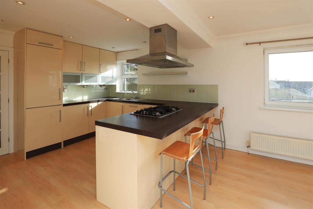 Property image - 10, Y Graig, Ogmore By Sea, Vale Of Glamorgan, CF32 0QN