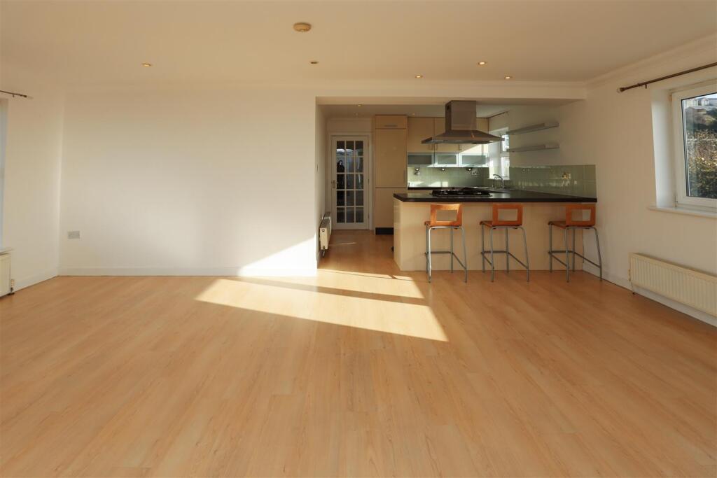 Additional property image - 10, Y Graig, Ogmore By Sea, Vale Of Glamorgan, CF32 0QN