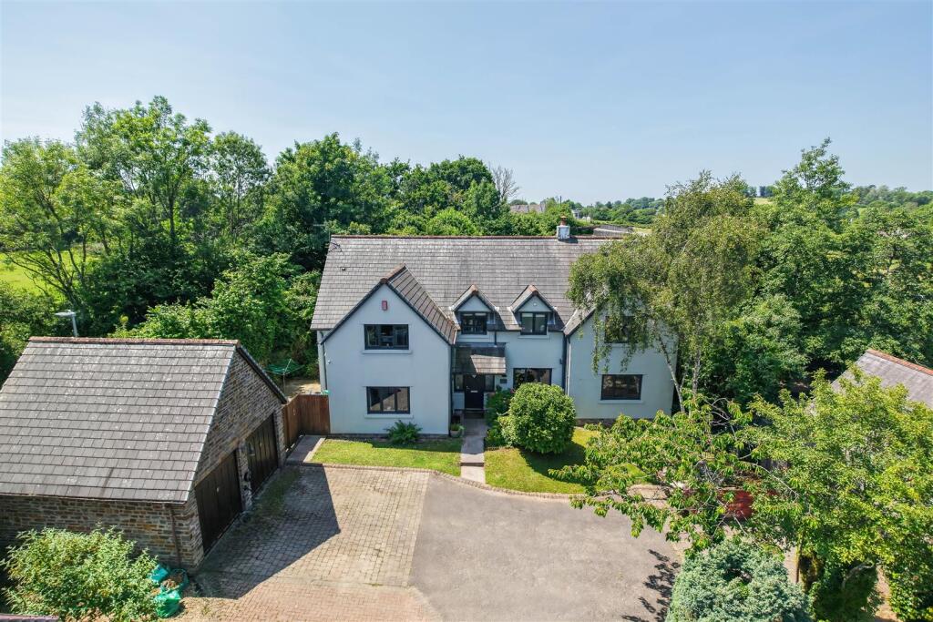 Main image of property: 2 Highgrove, Ystradowen, Cowbridge, Vale of Glamorgan, CF71 7TE