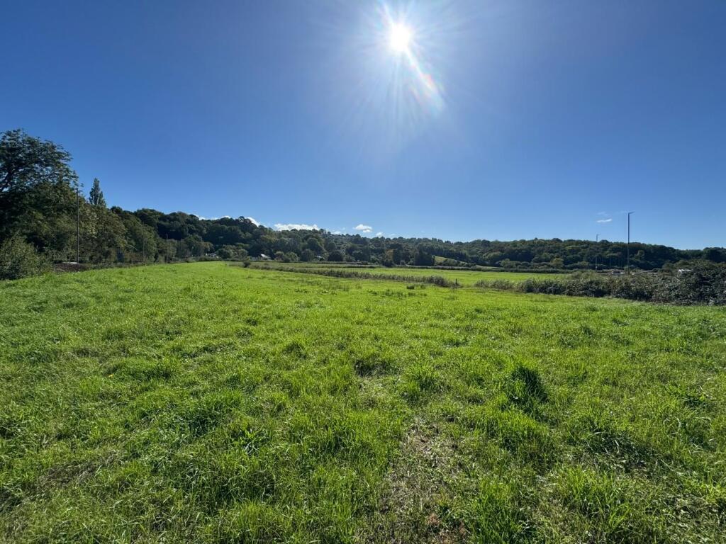 Main image of property: Approx 8.94 acres of land on East and West of Caerlon Road, Caerleon, Newport NP18 1QB