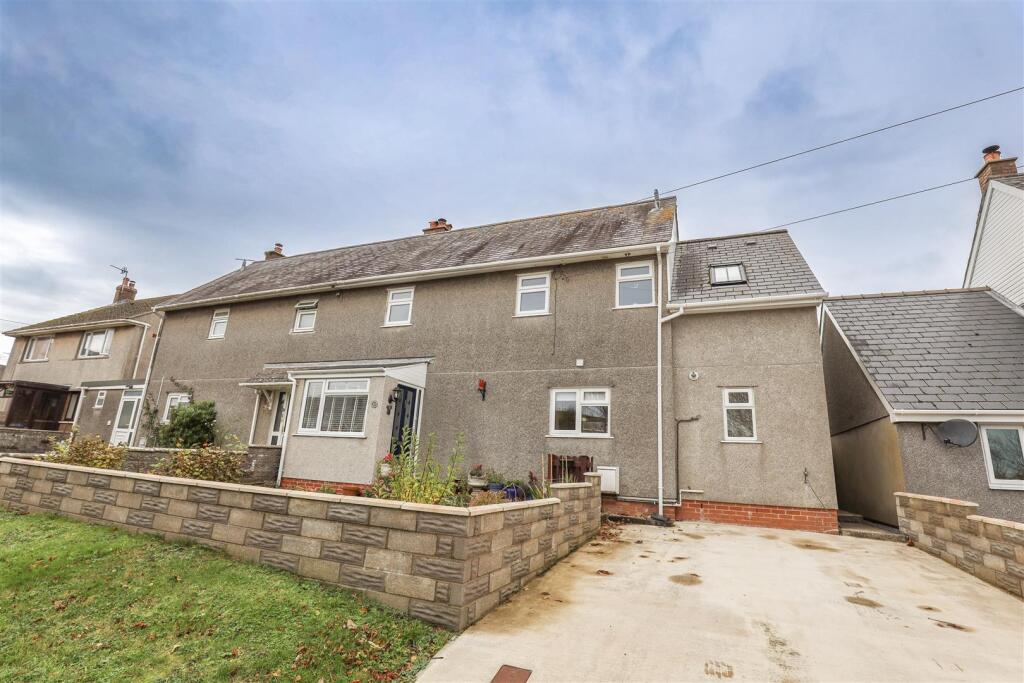 Main image of property: 10 Ewenny Road, Wick, Nr Cowbridge, Vale of Glamorgan, CF71 7QA
