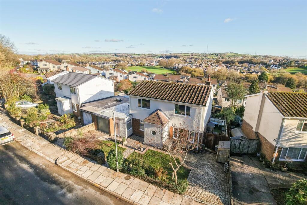 Main image of property: 4 Bowmans Way, Cowbridge, Vale of Glamorgan, CF71 7AW