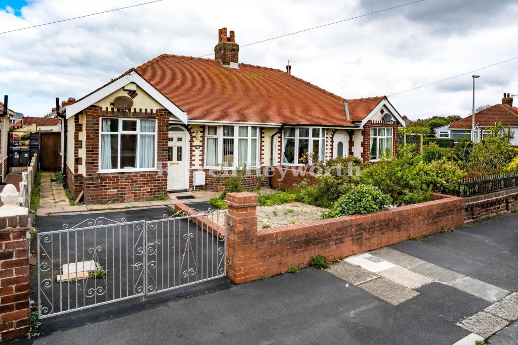 2 bedroom bungalow for sale in Bryning Avenue, Blackpool, FY2