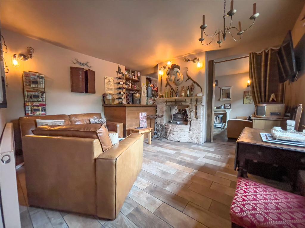 4 bedroom detached house for sale in Low Burgage, Winteringham