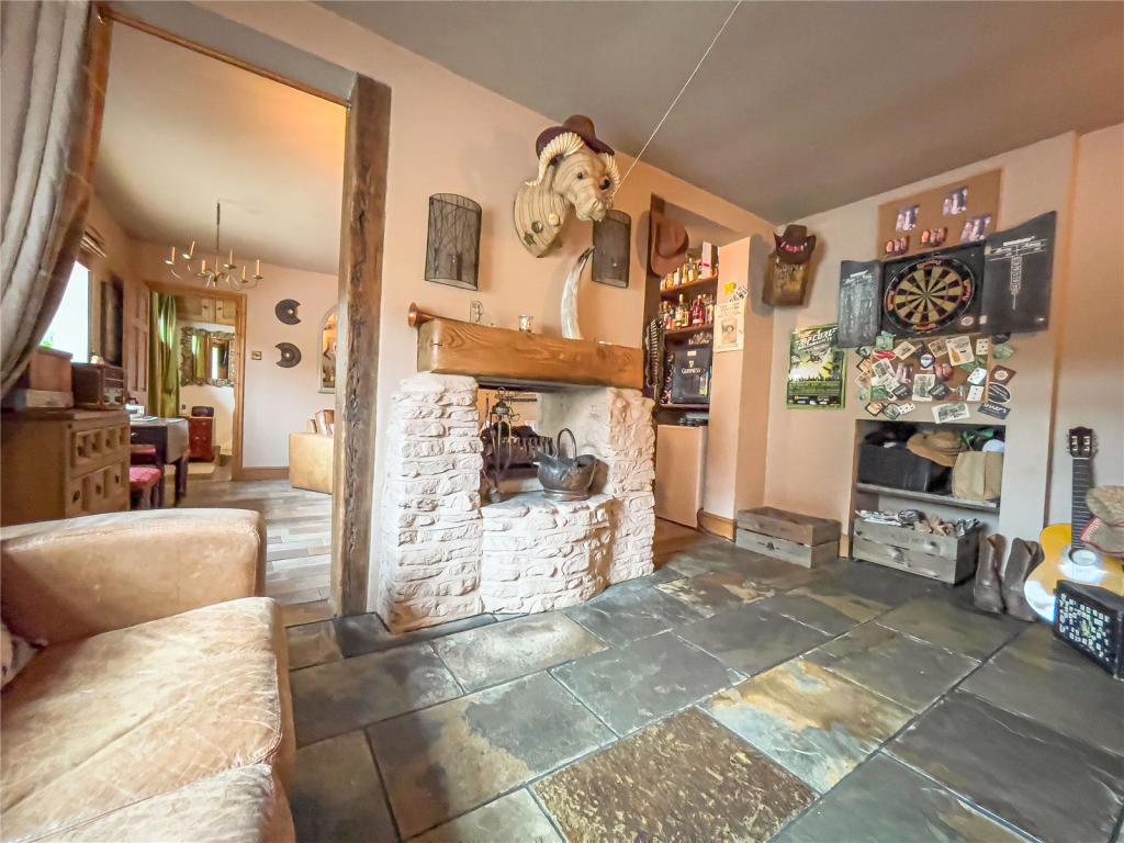 4 bedroom detached house for sale in Low Burgage, Winteringham