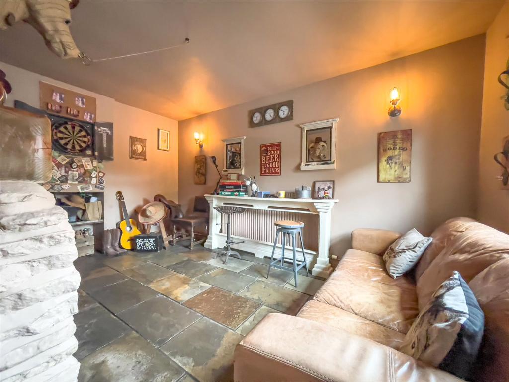 4 bedroom detached house for sale in Low Burgage, Winteringham
