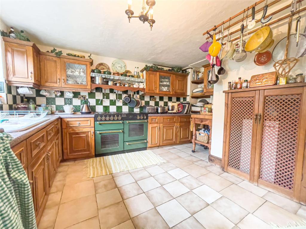 4 bedroom detached house for sale in Low Burgage, Winteringham