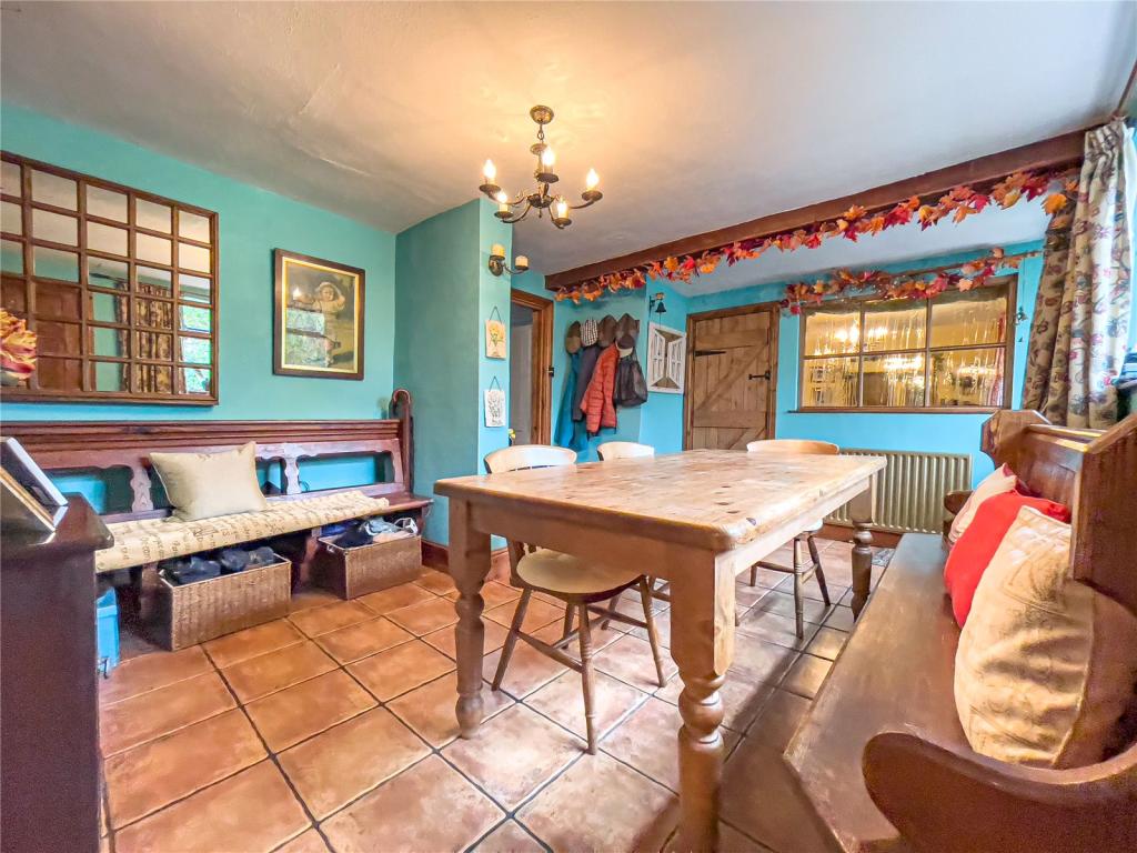 4 bedroom detached house for sale in Low Burgage, Winteringham