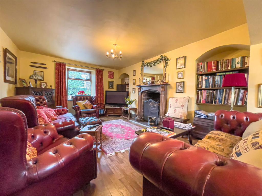 4 bedroom detached house for sale in Low Burgage, Winteringham