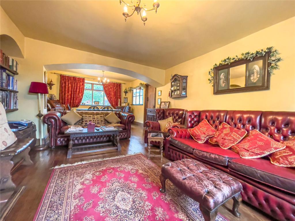 4 bedroom detached house for sale in Low Burgage, Winteringham