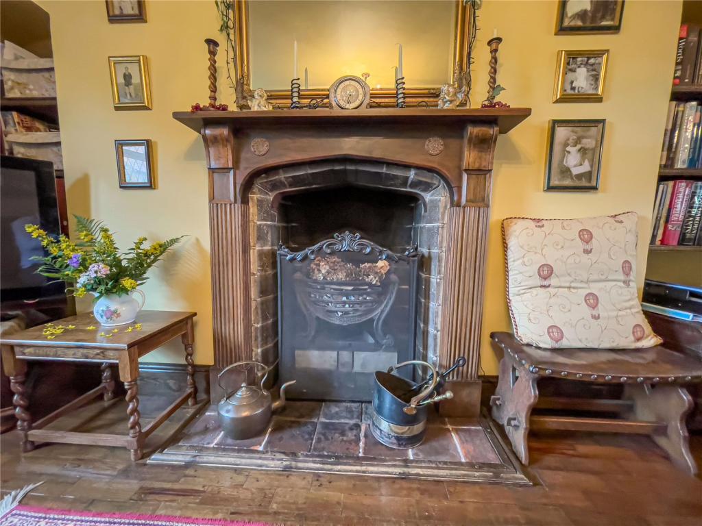4 bedroom detached house for sale in Low Burgage, Winteringham