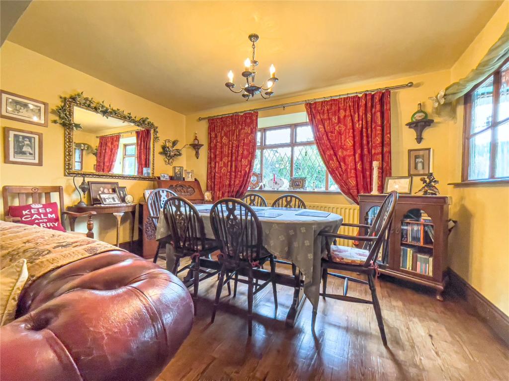 4 bedroom detached house for sale in Low Burgage, Winteringham