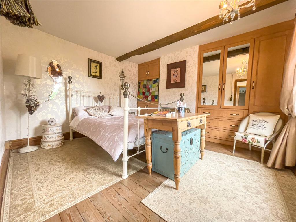 4 bedroom detached house for sale in Low Burgage, Winteringham