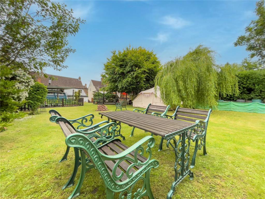 4 bedroom detached house for sale in Low Burgage, Winteringham