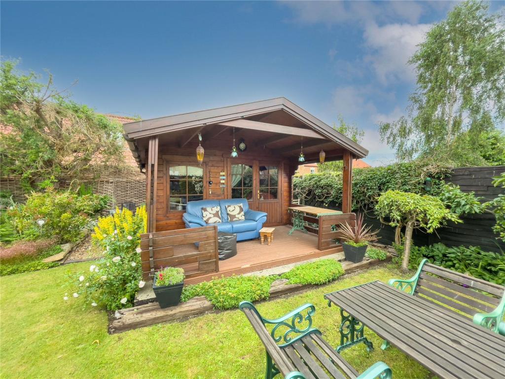 4 bedroom detached house for sale in Low Burgage, Winteringham