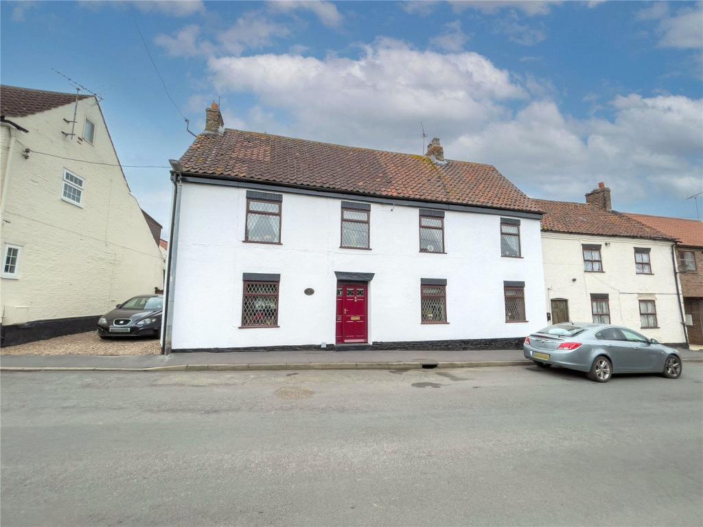 4 bedroom detached house for sale in Low Burgage, Winteringham
