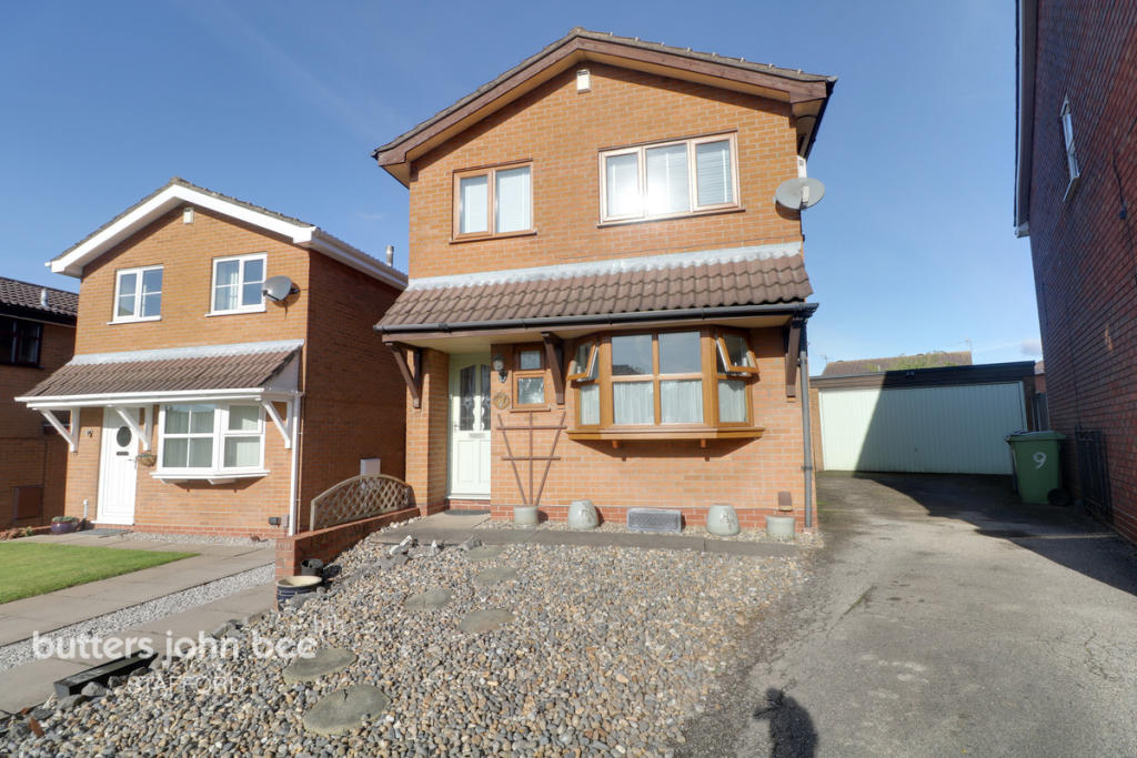 3 bedroom detached house for sale in Dexton Rise, Stafford, ST17
