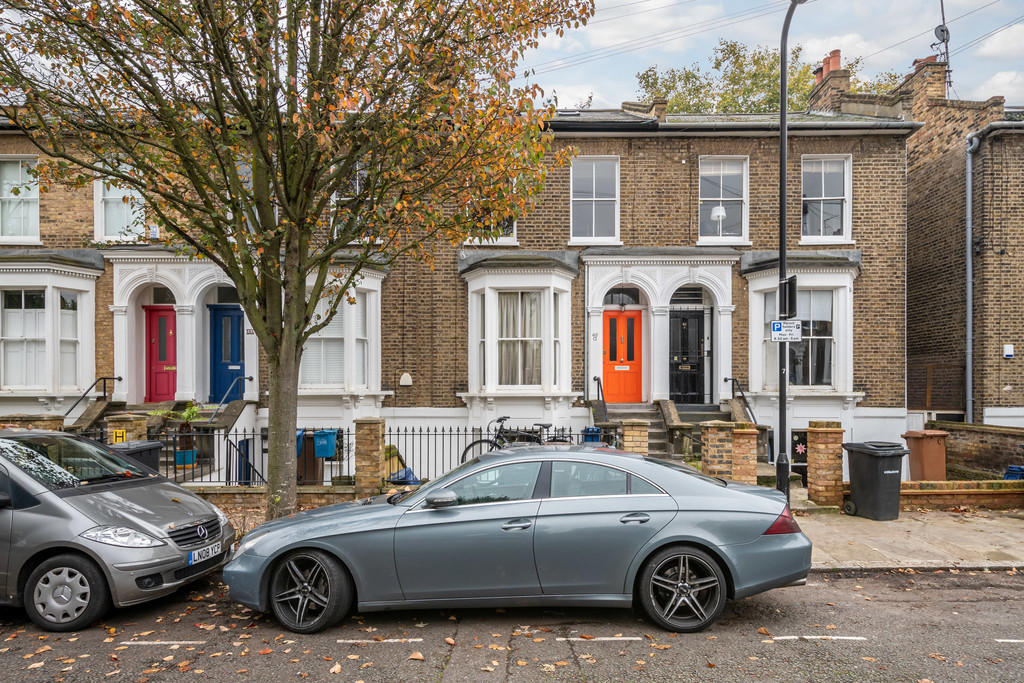 2 bedroom for sale in Penshurst Road, Hackney, E9
