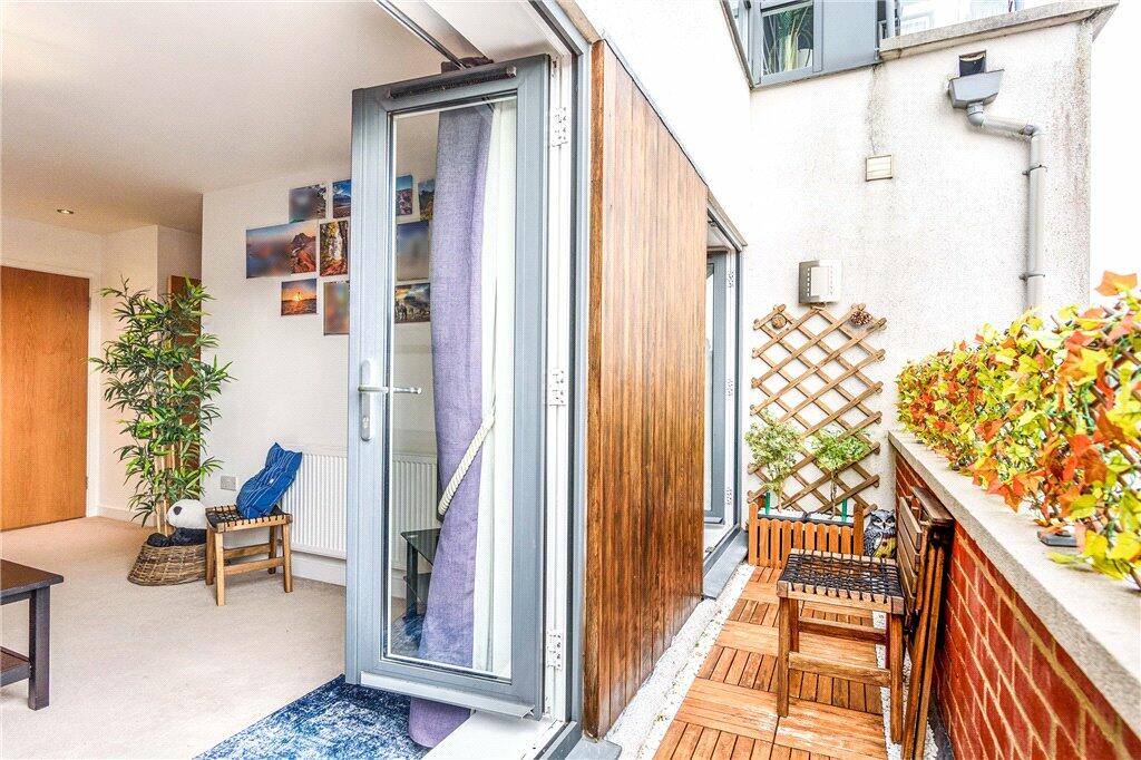 1 bedroom apartment for sale in Lyons Crescent, Tonbridge, Kent, TN9