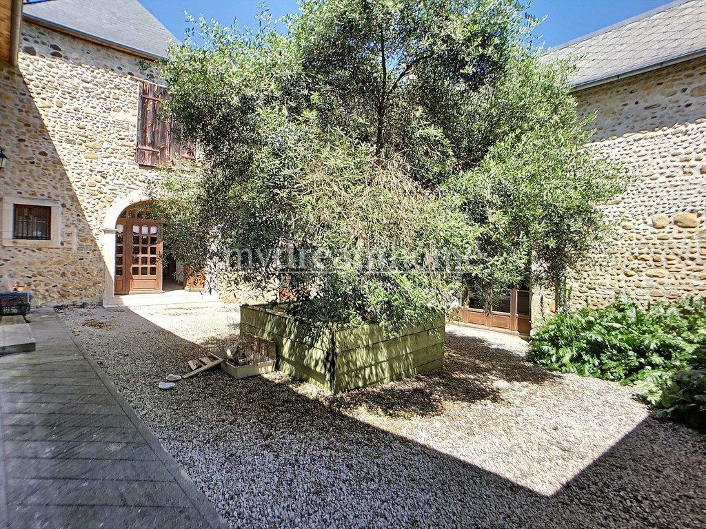 9 bedroom house for sale in Pau, 64000, France