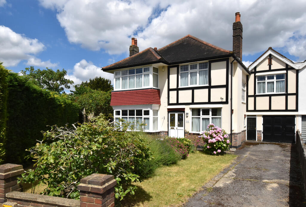 4 bedroom semidetached house for sale in Kings Avenue Bromley BR1
