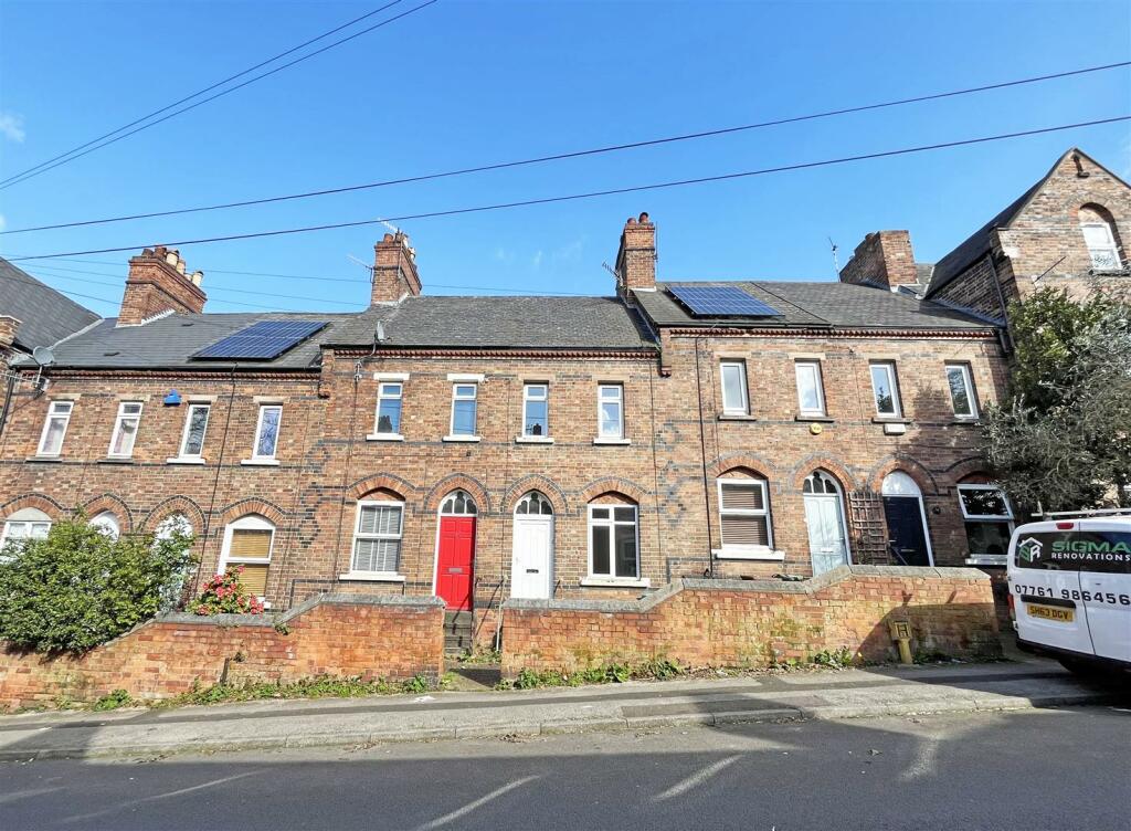 3 bedroom terraced house for rent in Gawthorne Street, New Basford, Nottingham, NG7