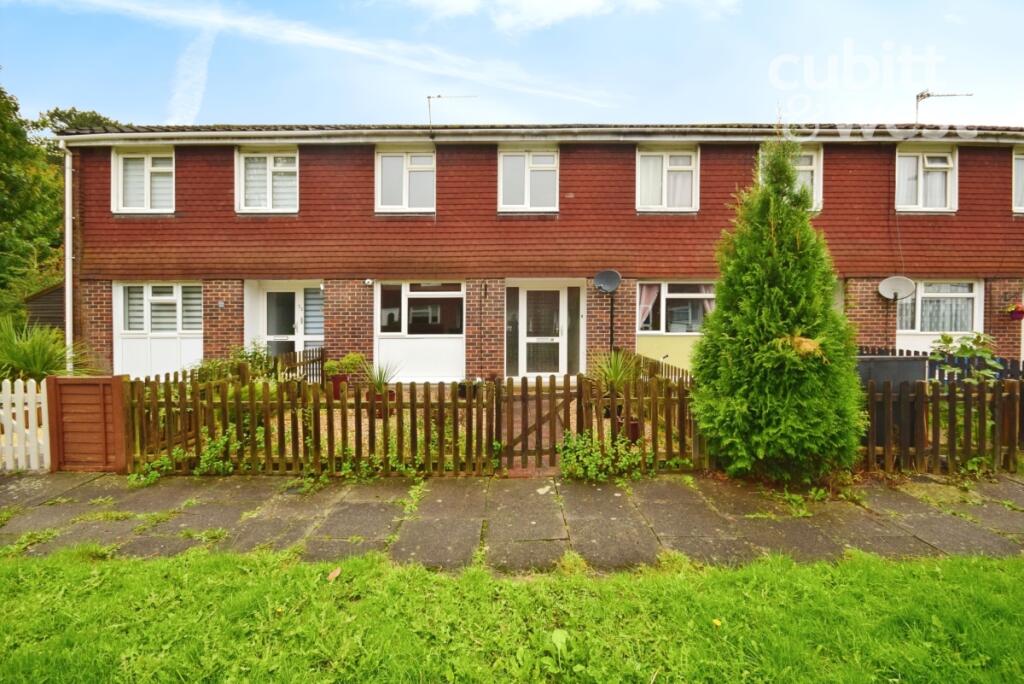 3 bedroom terraced house for rent in Chiltern Close, Crawley, RH11