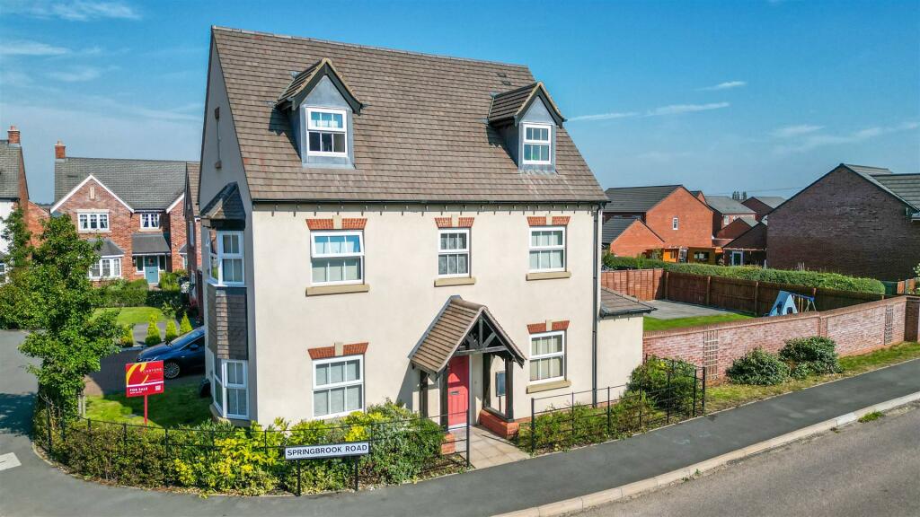 5 bedroom detached house for sale in Greendale Road, Nuneaton, CV11