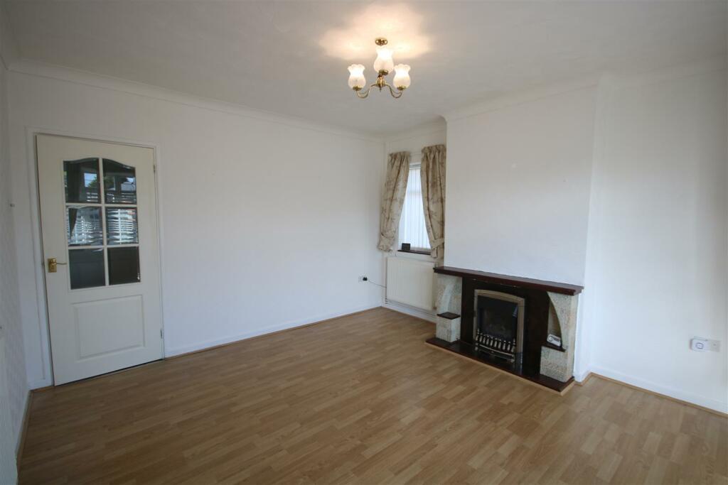 2 bedroom semidetached bungalow for sale in Glendon Gardens